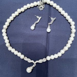 Beautiful costume pear necklace earrings